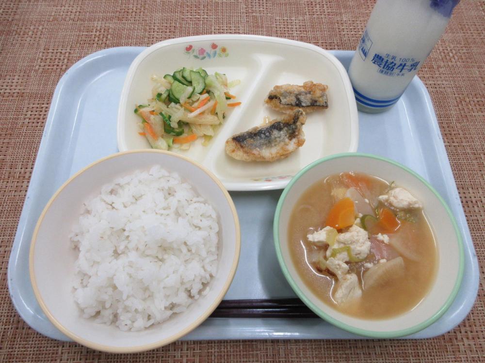 ごはん　牛乳　みそけんちん汁　とびうおの甘辛揚げ　梅風味サラダ