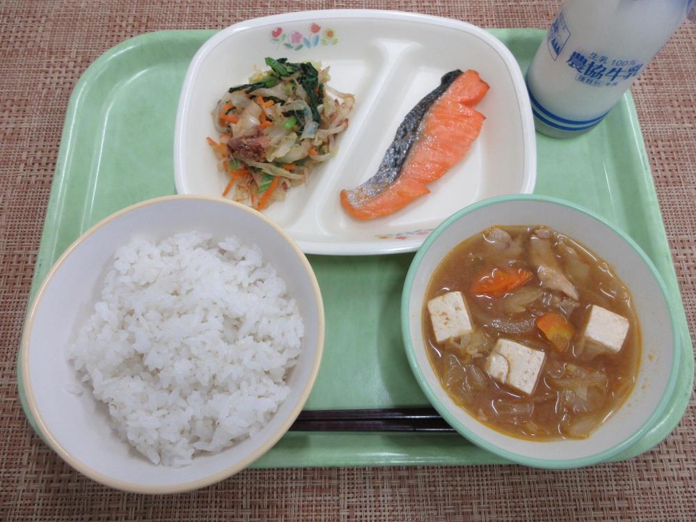 ごはん　牛乳　辛味豆腐汁　鮭の塩焼き　おかかあえ