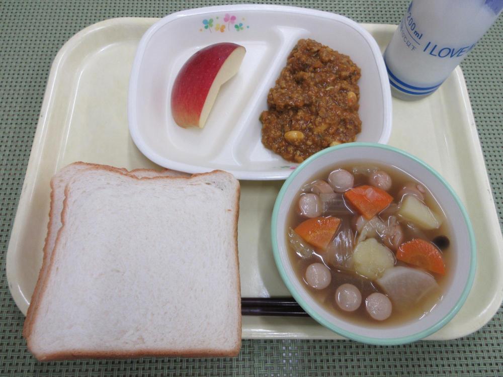 食パン　牛乳　ポトフ　お豆のドライカレー　山ノ内のりんご（シナノスイート）