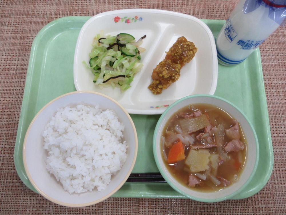 ごはん　牛乳　肉じゃが　絹生揚げのカレーそぼろあん　昆布あえ