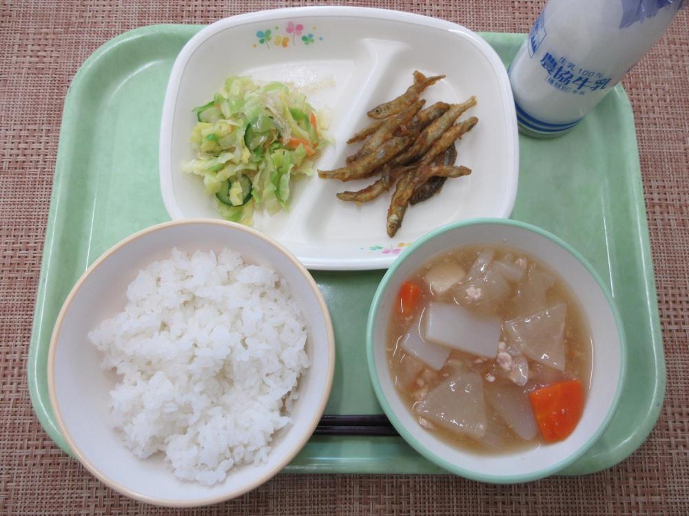 ごはん（雪白舞）　牛乳　大根のそぼろ煮　わかさぎのカレー揚げ　糸寒天のサラダ